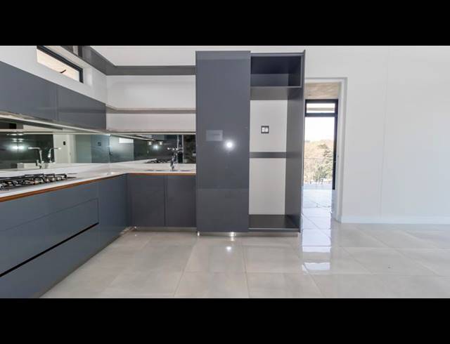 2 BEDROOM PROPERTY TO RENT IN HOUGHTON ESTATE